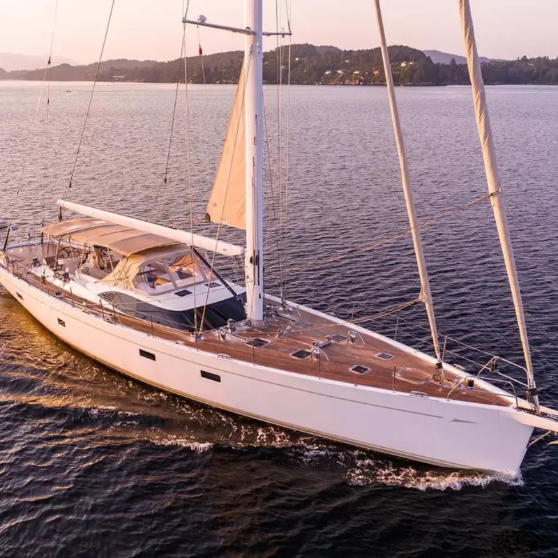 2014 Oyster 825 a noleggio (photo 3)