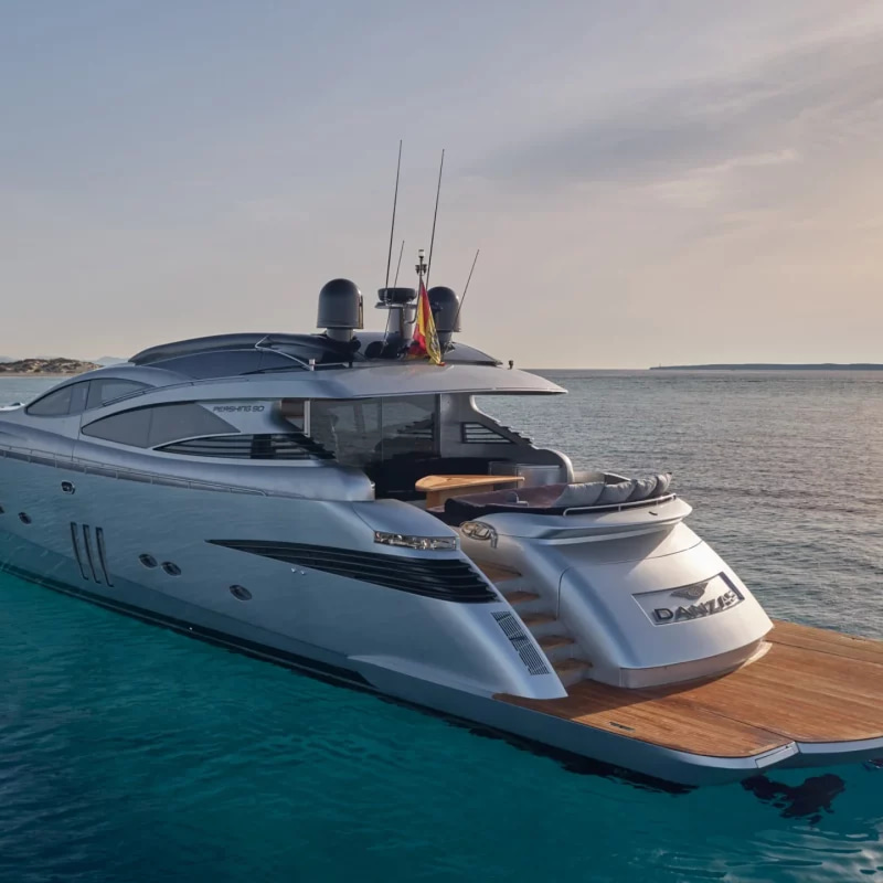 2007 Pershing 90 a noleggio (photo 10)