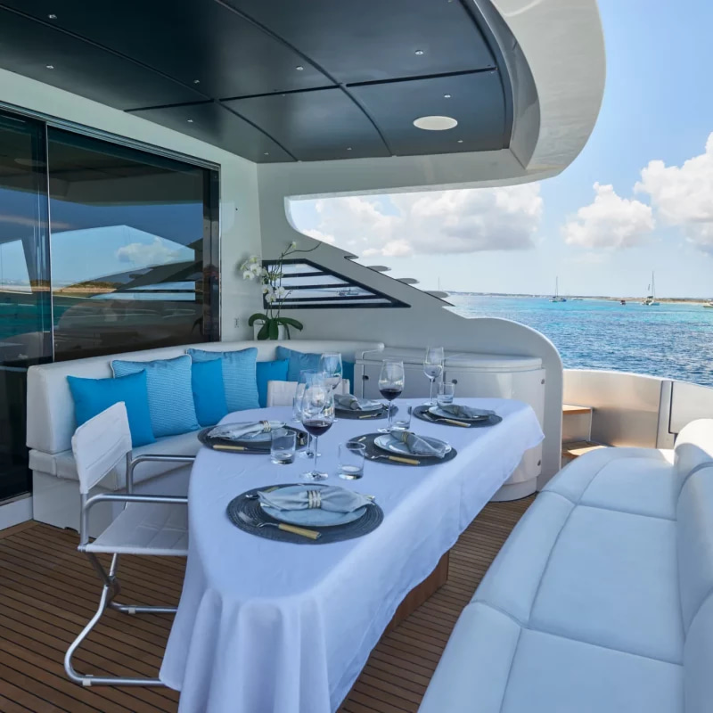 2007 Pershing 90 a noleggio (photo 15)