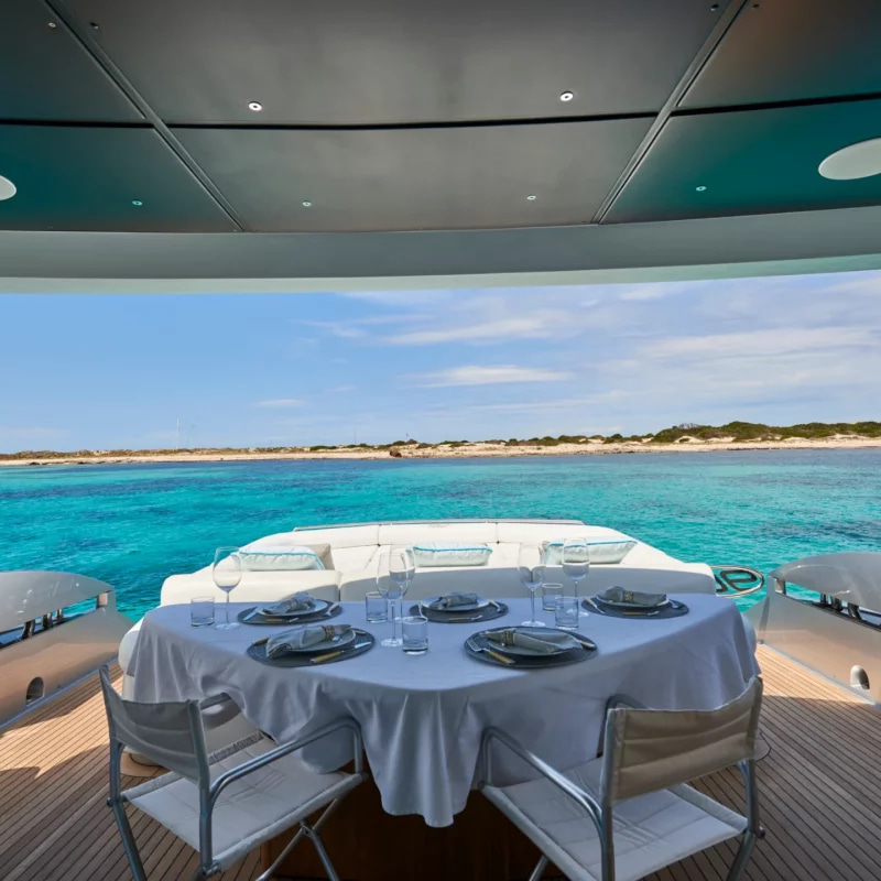 2007 Pershing 90 a noleggio (photo 16)