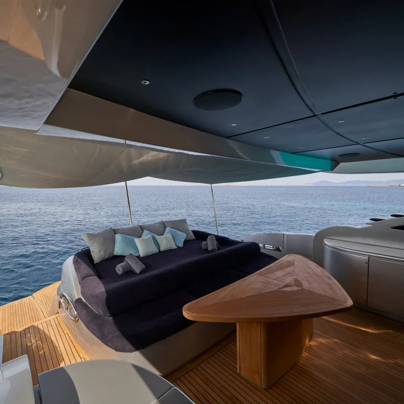 2007 Pershing 90 a noleggio (photo 18)