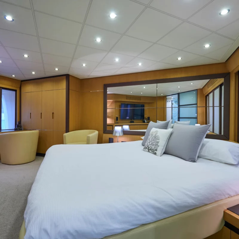 2007 Pershing 90 a noleggio (photo 25)
