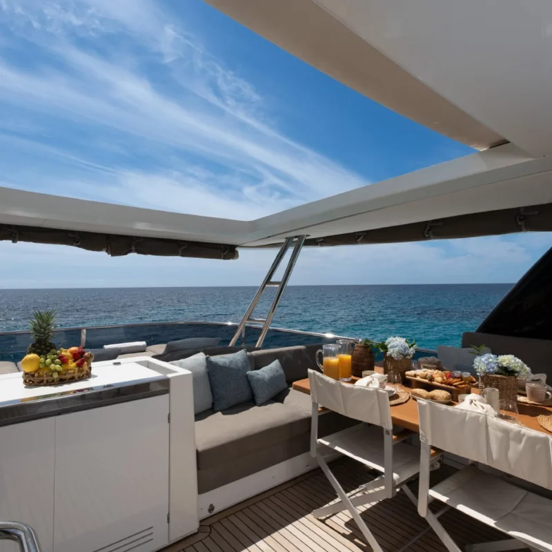2015 Lagoon 630 for charter (photo 8)