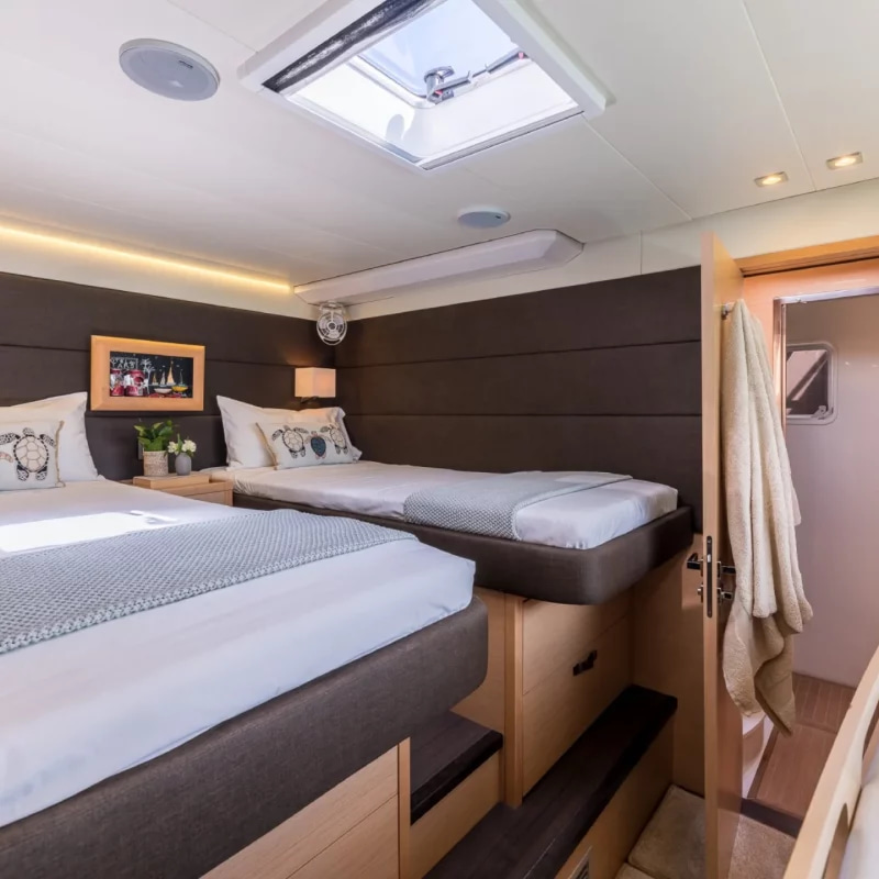 2015 Lagoon 630 for charter (photo 11)