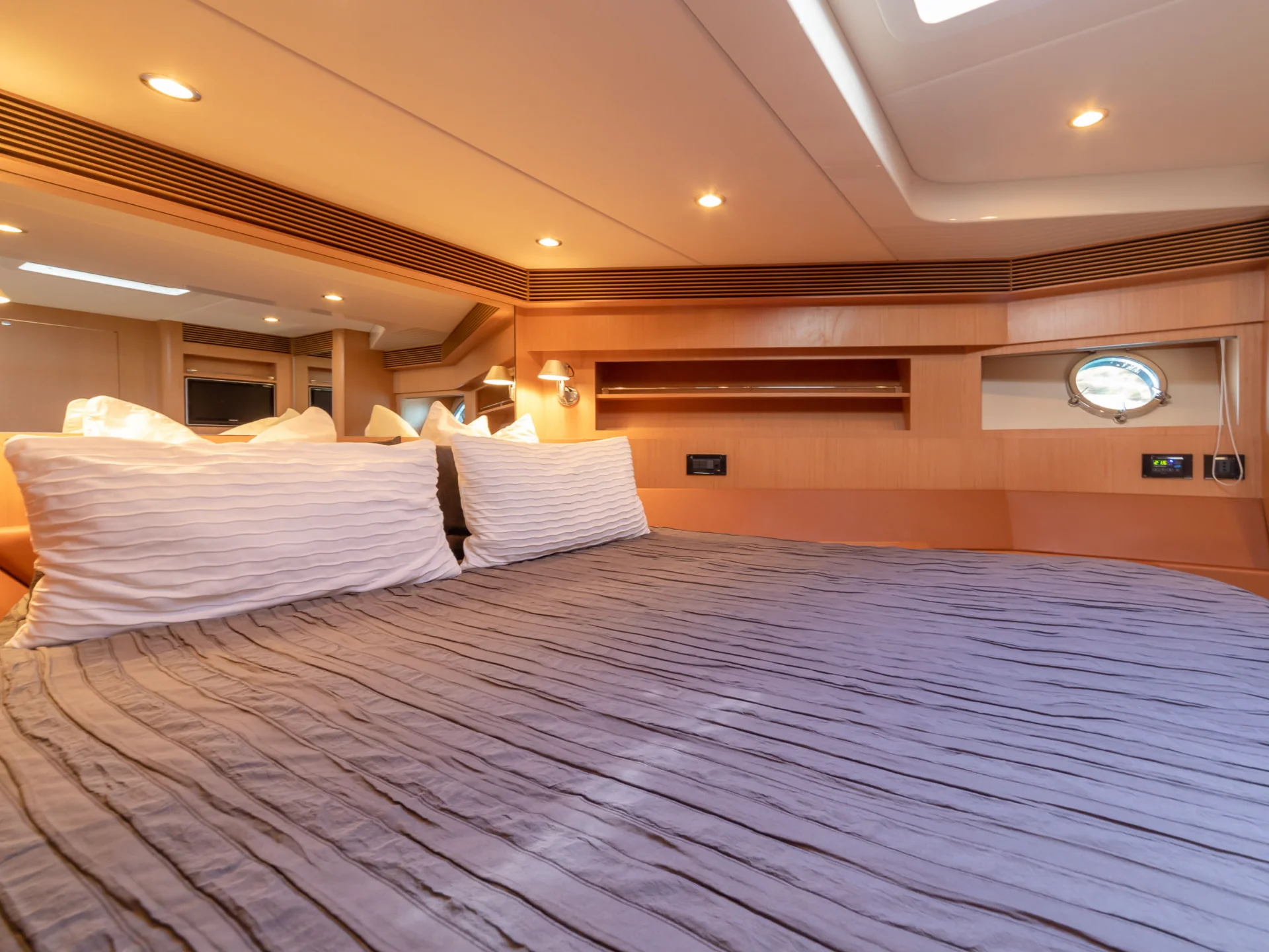 2011 Riva Virtus 63 te huur (photo 9)