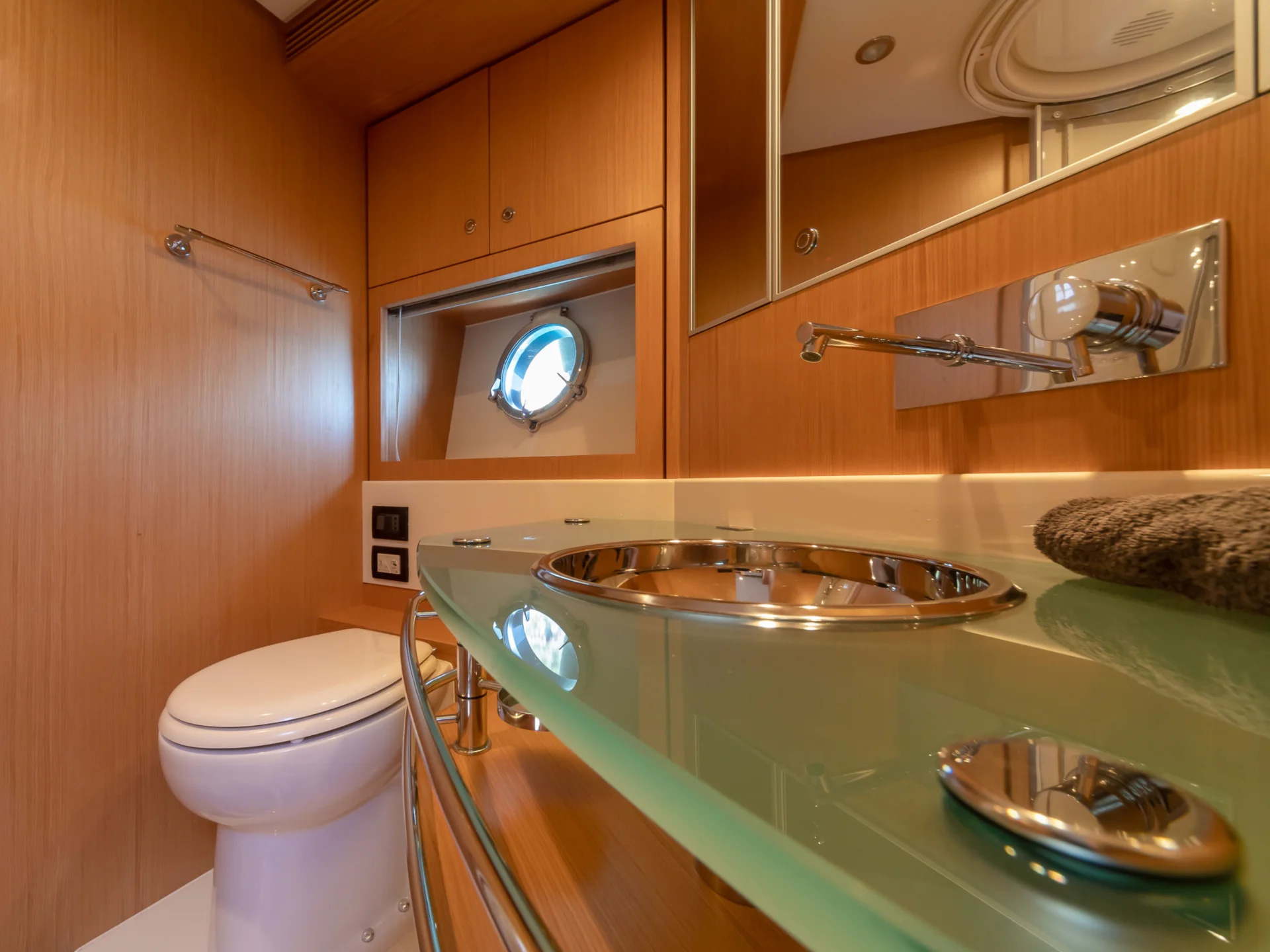 2011 Riva Virtus 63 te huur (photo 10)