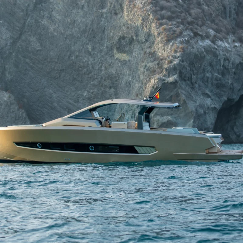 2025 Tesoro T50 Speciale for charter (photo 1)