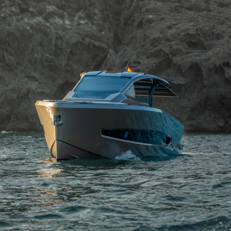 2025 Tesoro T50 Speciale for charter (photo 3)