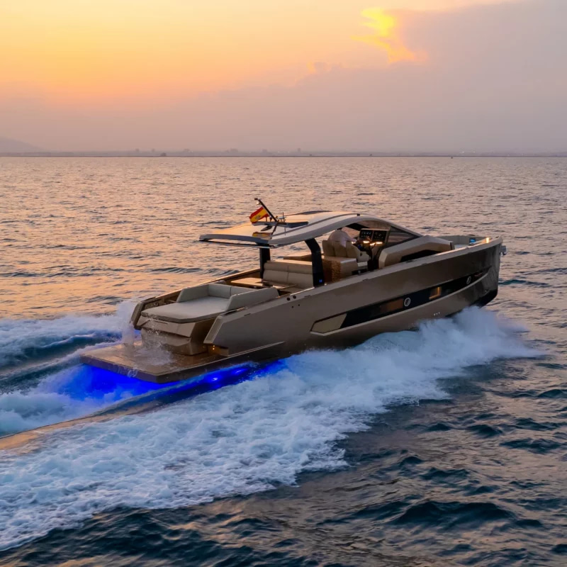 2025 Tesoro T50 Speciale for charter (photo 7)