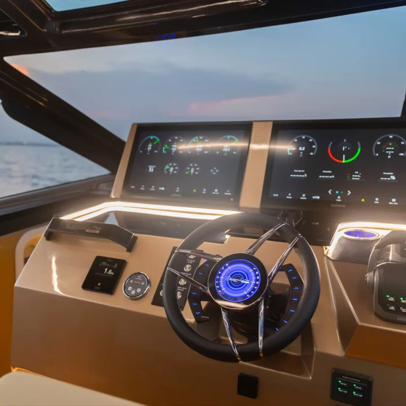 2025 Tesoro T50 Speciale for charter (photo 19)
