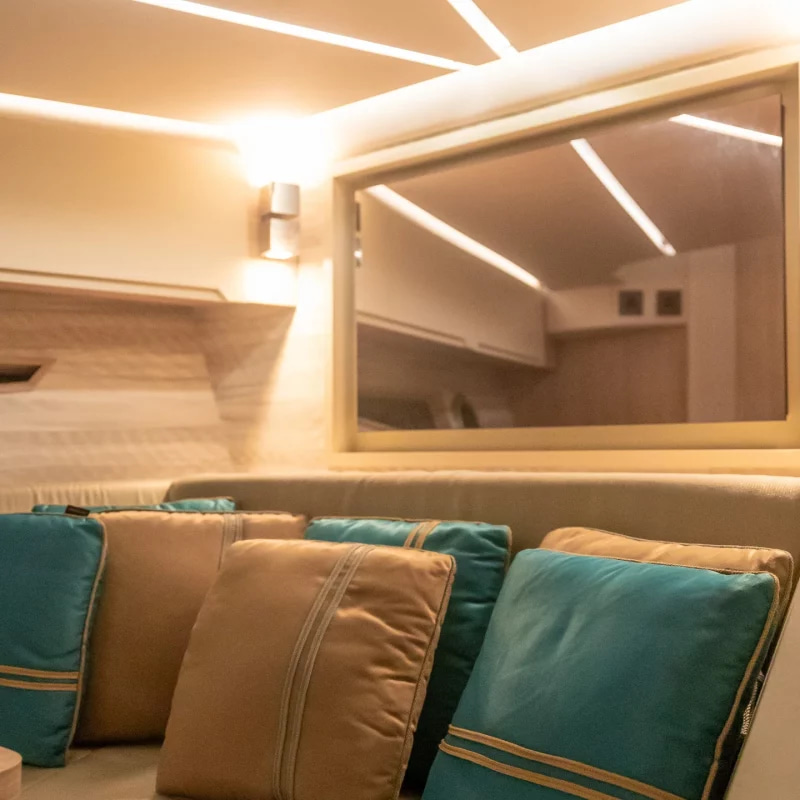 2025 Tesoro T50 Speciale for charter (photo 26)