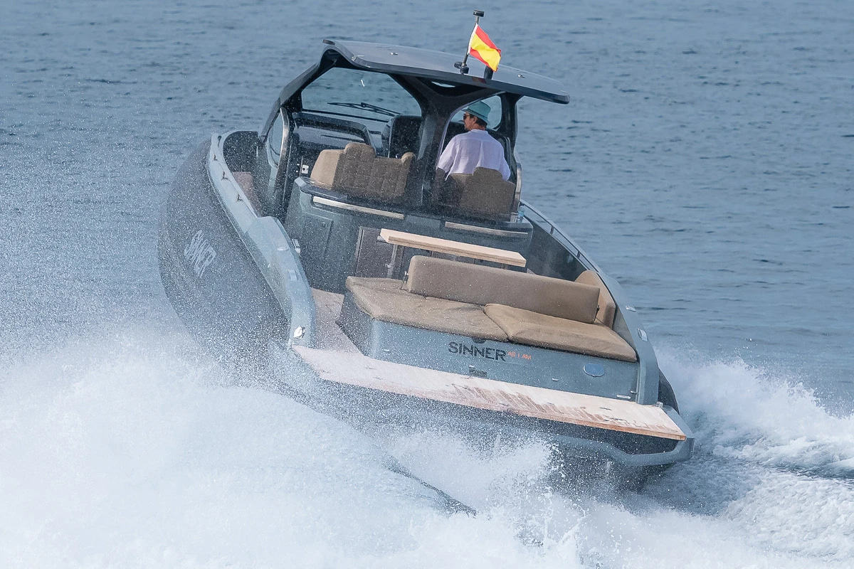 2019 SACS Marine Rebel 40 à louer (photo 3)