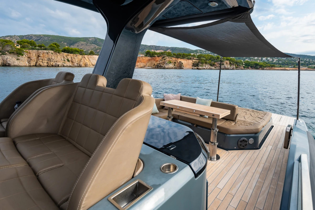 2019 SACS Marine Rebel 40 à louer (photo 16)