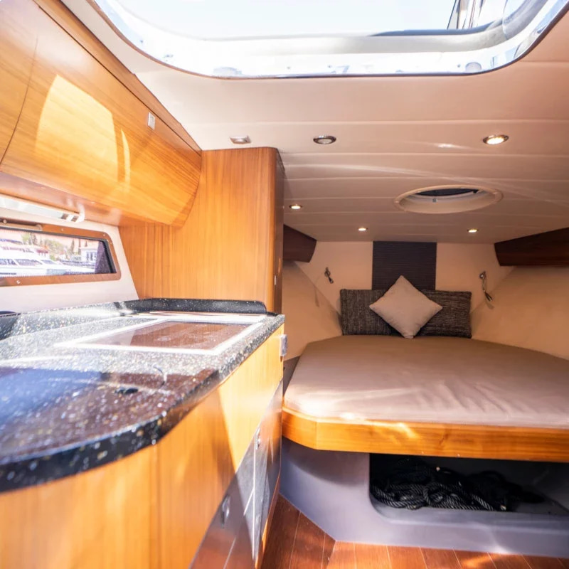 2014 Windy 31 Zonda for charter (photo 6)