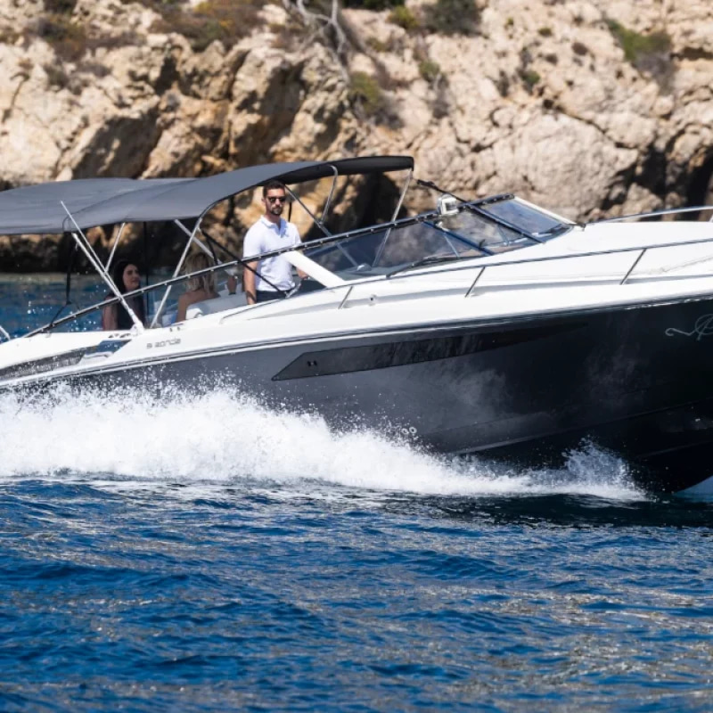 2014 Windy 31 Zonda for charter (photo 11)