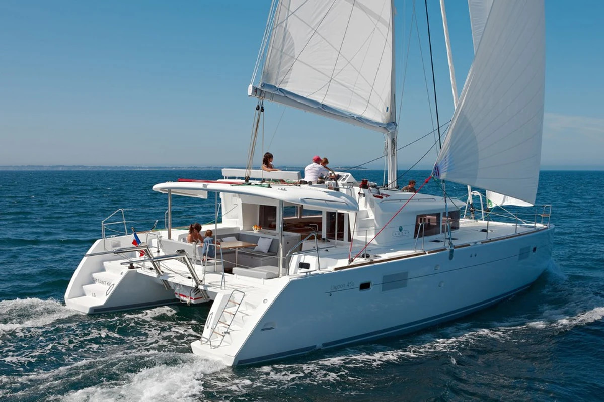2015 Lagoon 450 te huur (photo 1)