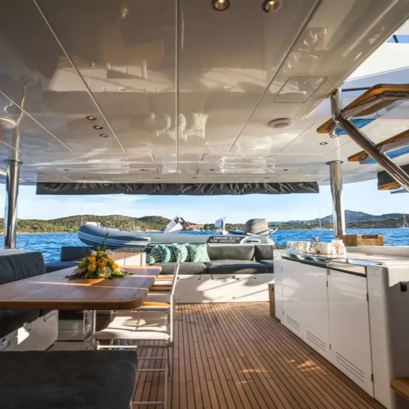 2017 Lagoon 620 for charter (photo 10)