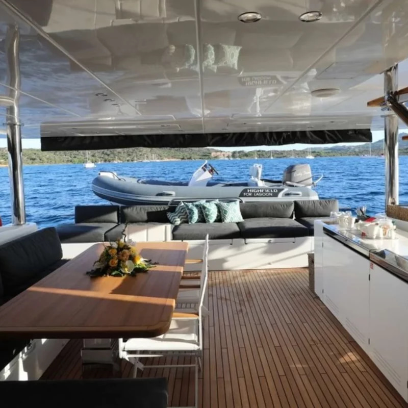 2017 Lagoon 620 for charter (photo 9)