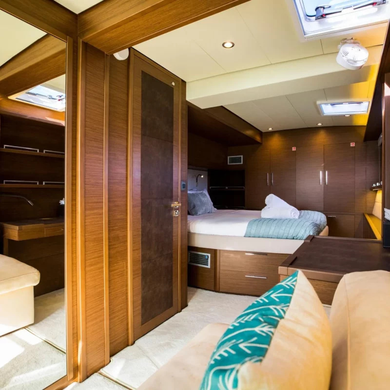 2017 Lagoon 620 for charter (photo 15)