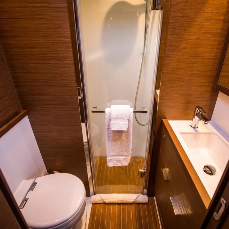 2017 Lagoon 620 for charter (photo 16)