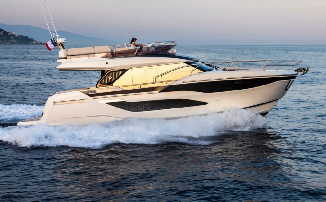 2025 Prestige F4.9 à louer (photo 1)