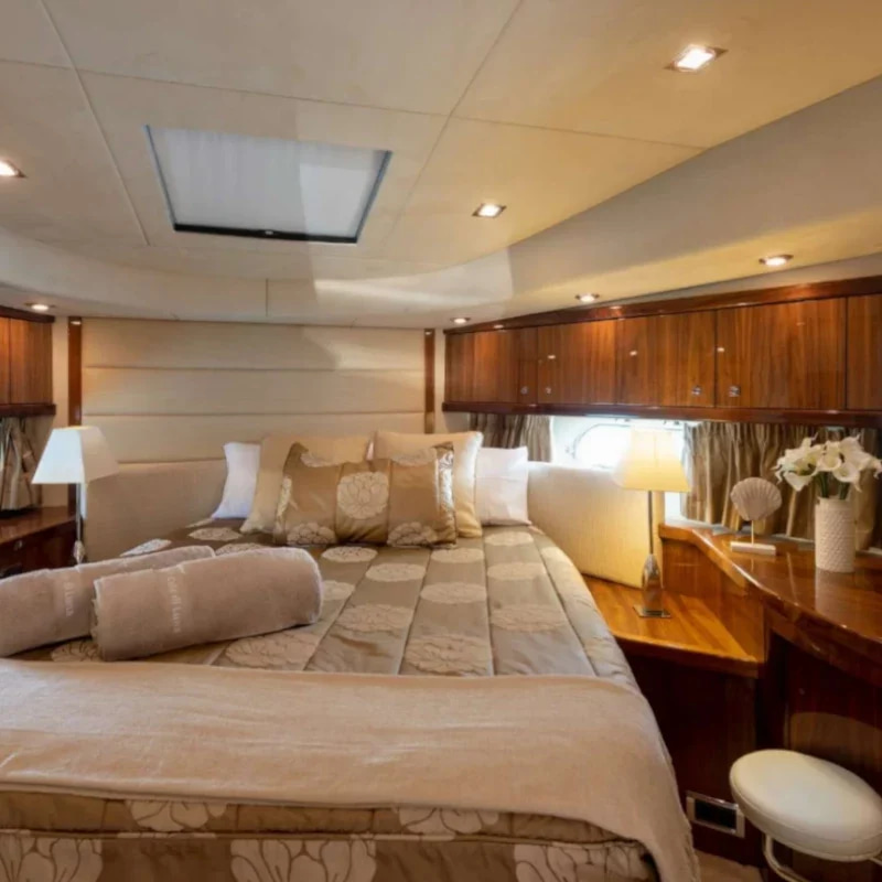 2010 Sunseeker Manhattan 70 for charter (photo 4)