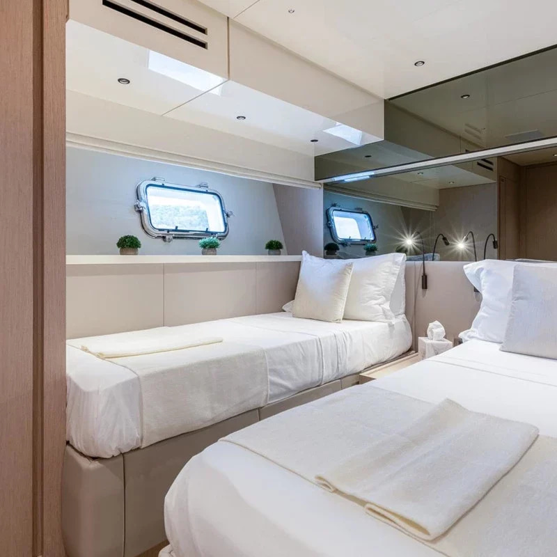 2019 Sanlorenzo SX76 for charter (photo 13)