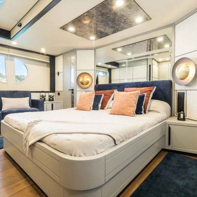 2010 Rodman Muse 74 na czarter (photo 10)