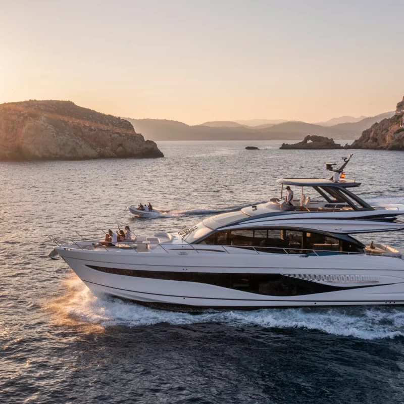 2022 Princess S66 te huur (photo 3)