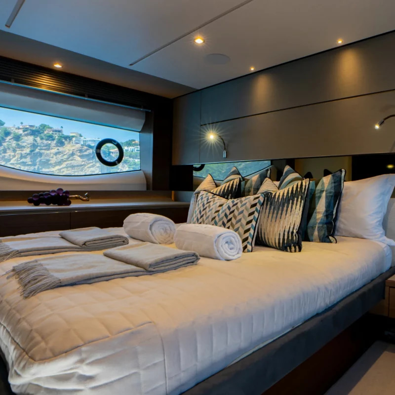 2022 Princess S66 te huur (photo 17)