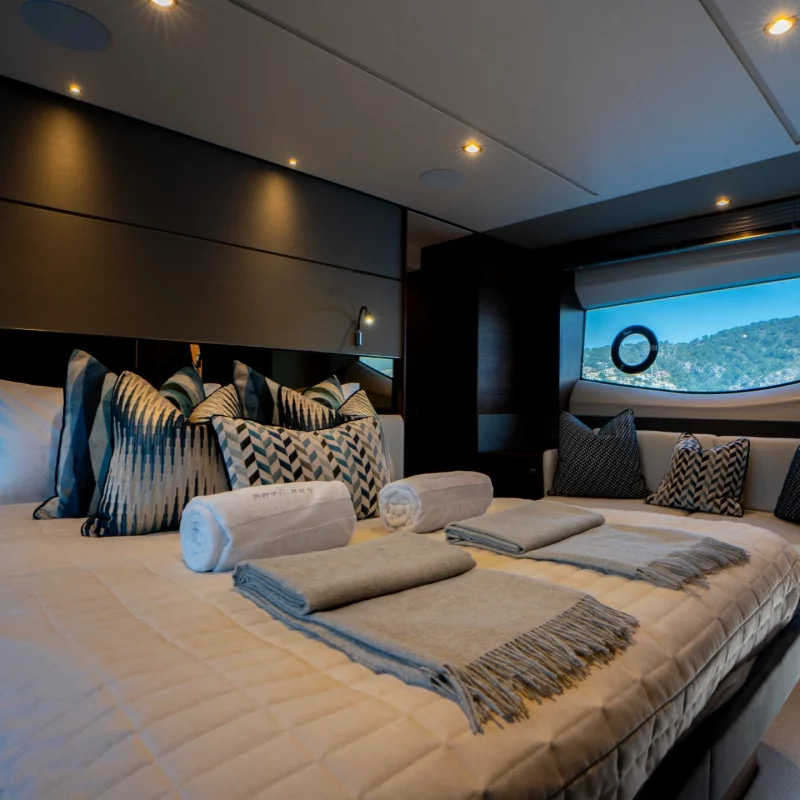 2022 Princess S66 te huur (photo 36)