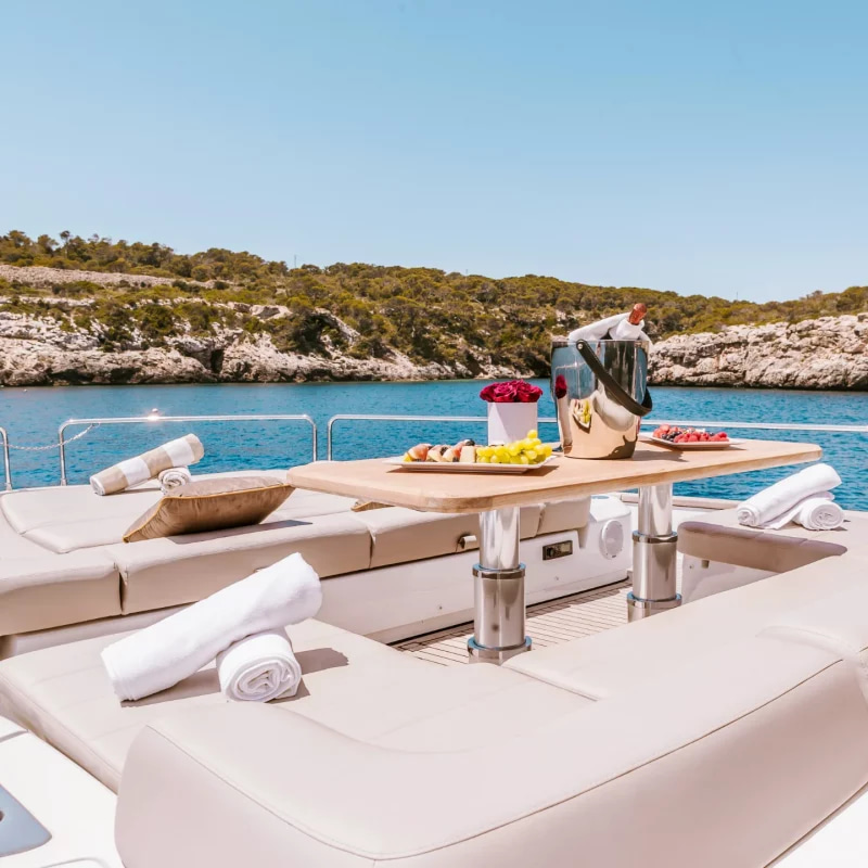 2019 Sirena Yachts 64 a noleggio (photo 12)