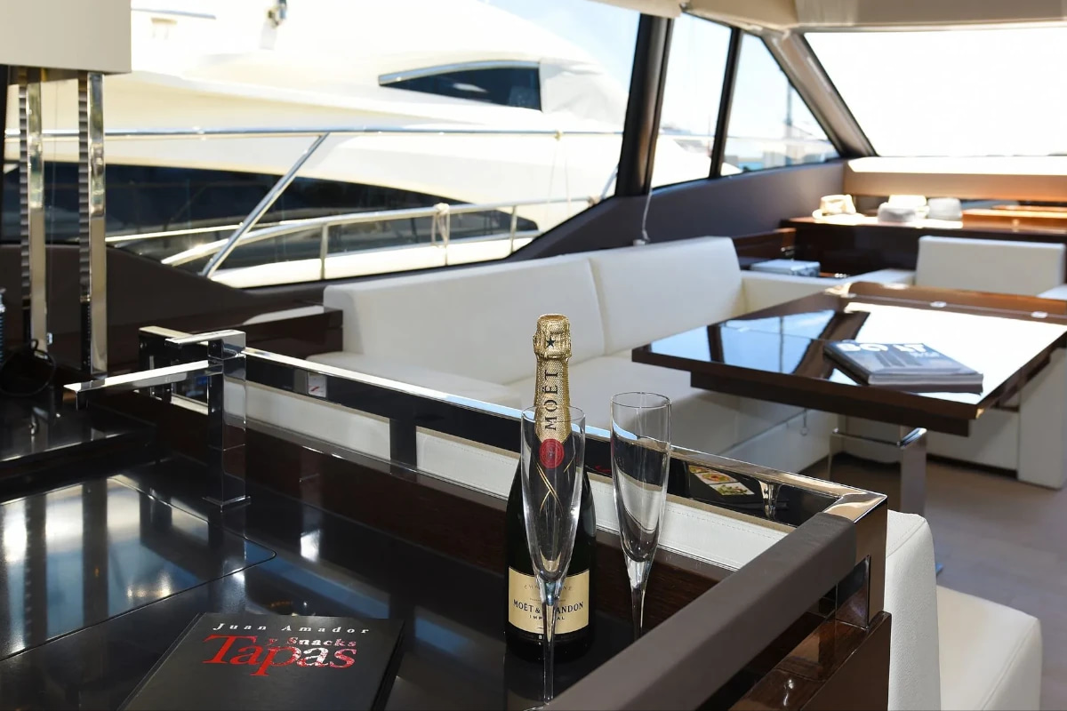 2018 Prestige 630 Fly zu chartern (photo 9)