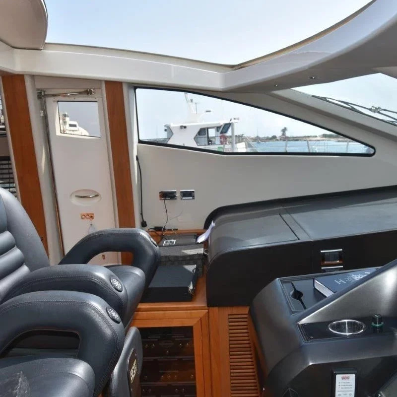 2010 Sunseeker Predator 84 à louer (photo 8)
