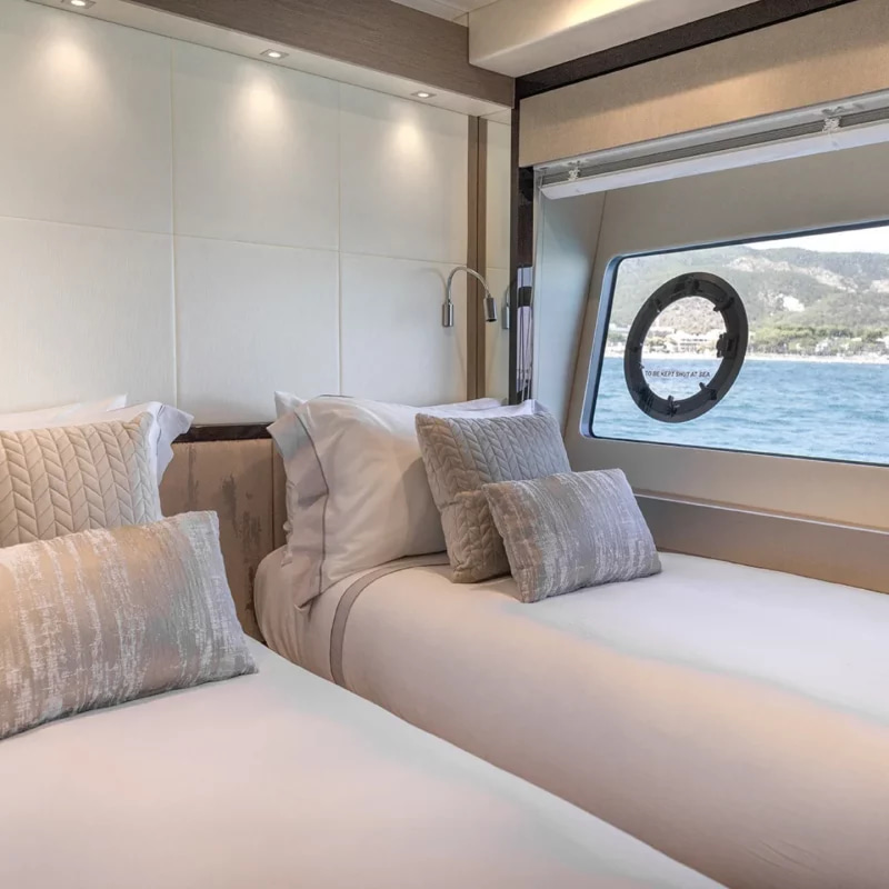 2019 Sunseeker 76 for charter (photo 10)