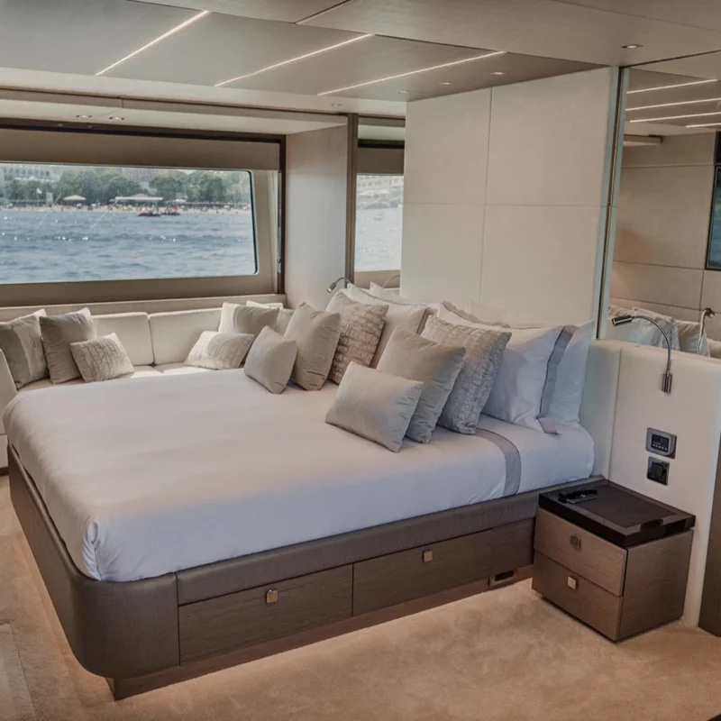 2019 Sunseeker 76 for charter (photo 11)