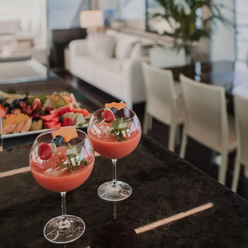 2019 Sunseeker 76 for charter (photo 12)