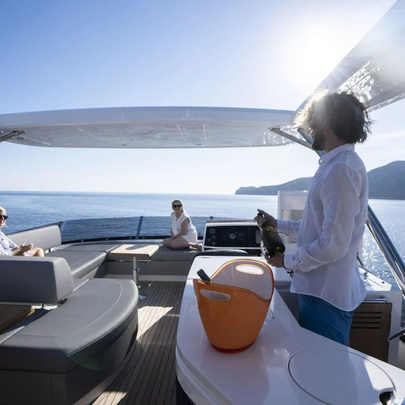 2021 Sunseeker 76 te huur (photo 8)