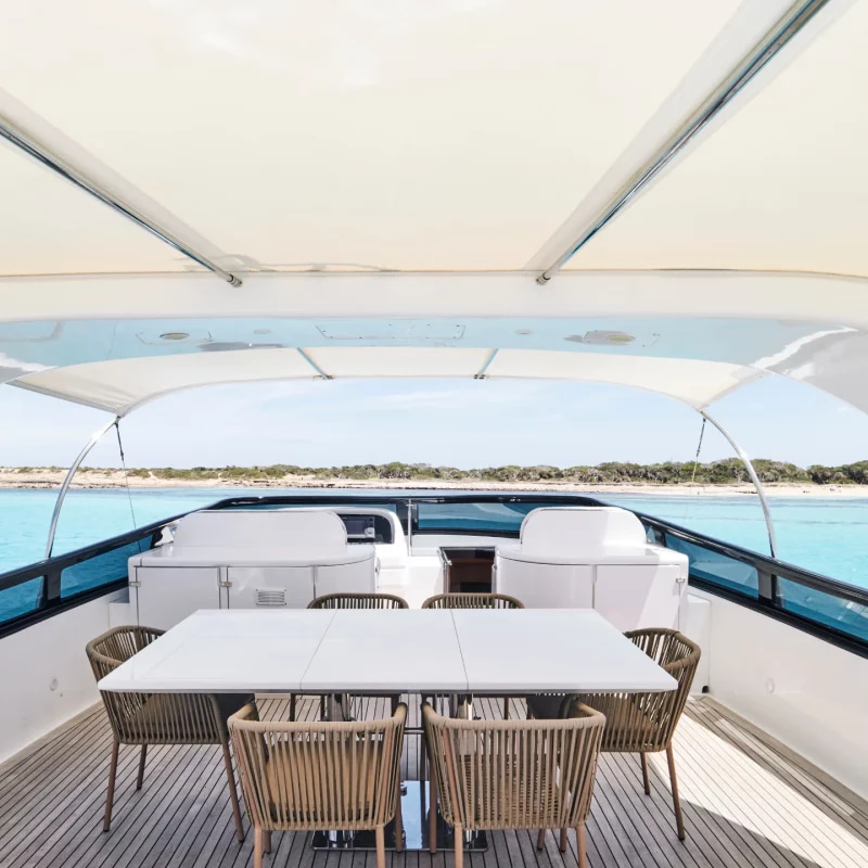 2006 Maiora 99 for charter (photo 12)