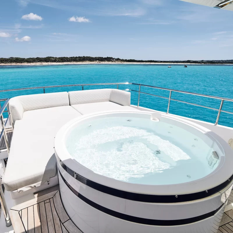 2006 Maiora 99 for charter (photo 14)