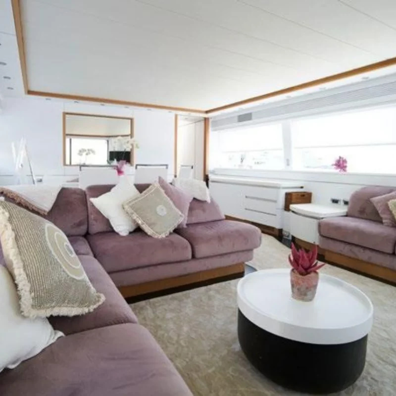 2006 Maiora 99 for charter (photo 20)