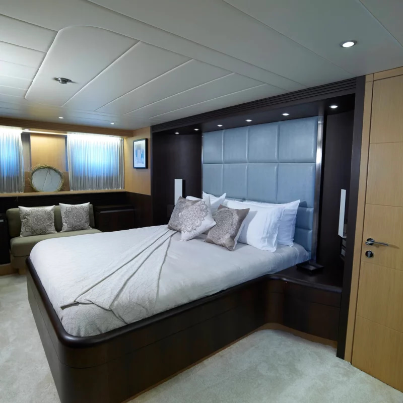 2006 Maiora 99 for charter (photo 21)