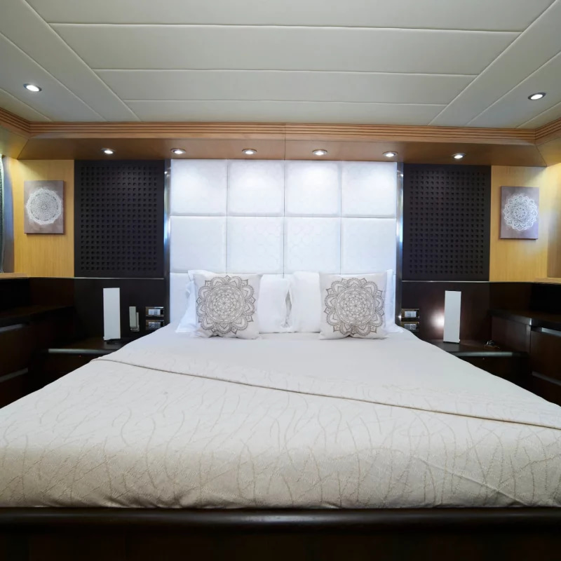 2006 Maiora 99 for charter (photo 22)
