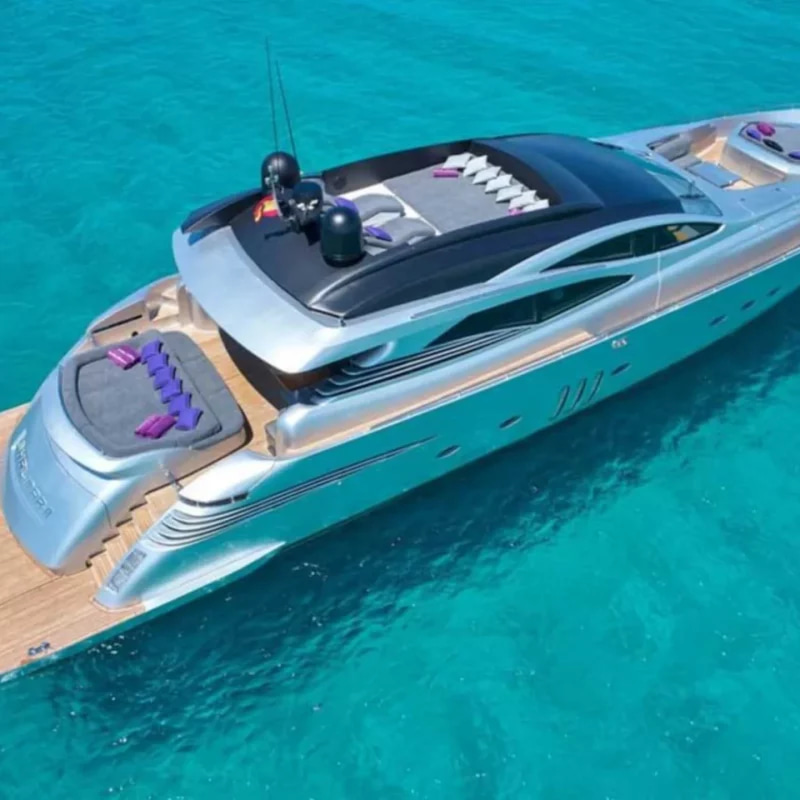 2009 Pershing 90 a noleggio (photo 2)