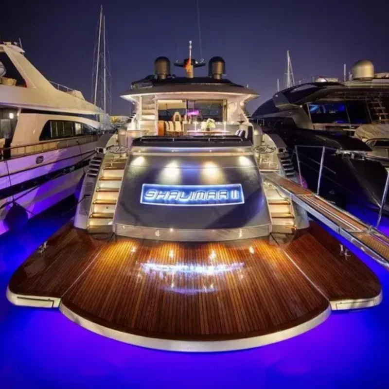 2009 Pershing 90 a noleggio (photo 4)