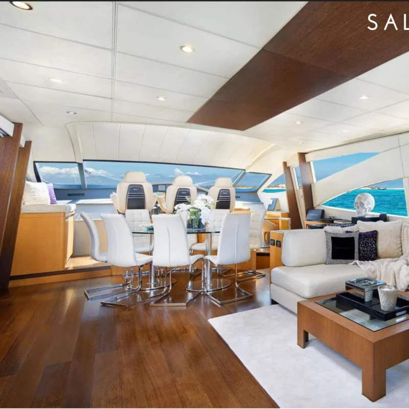 2009 Pershing 90 a noleggio (photo 11)