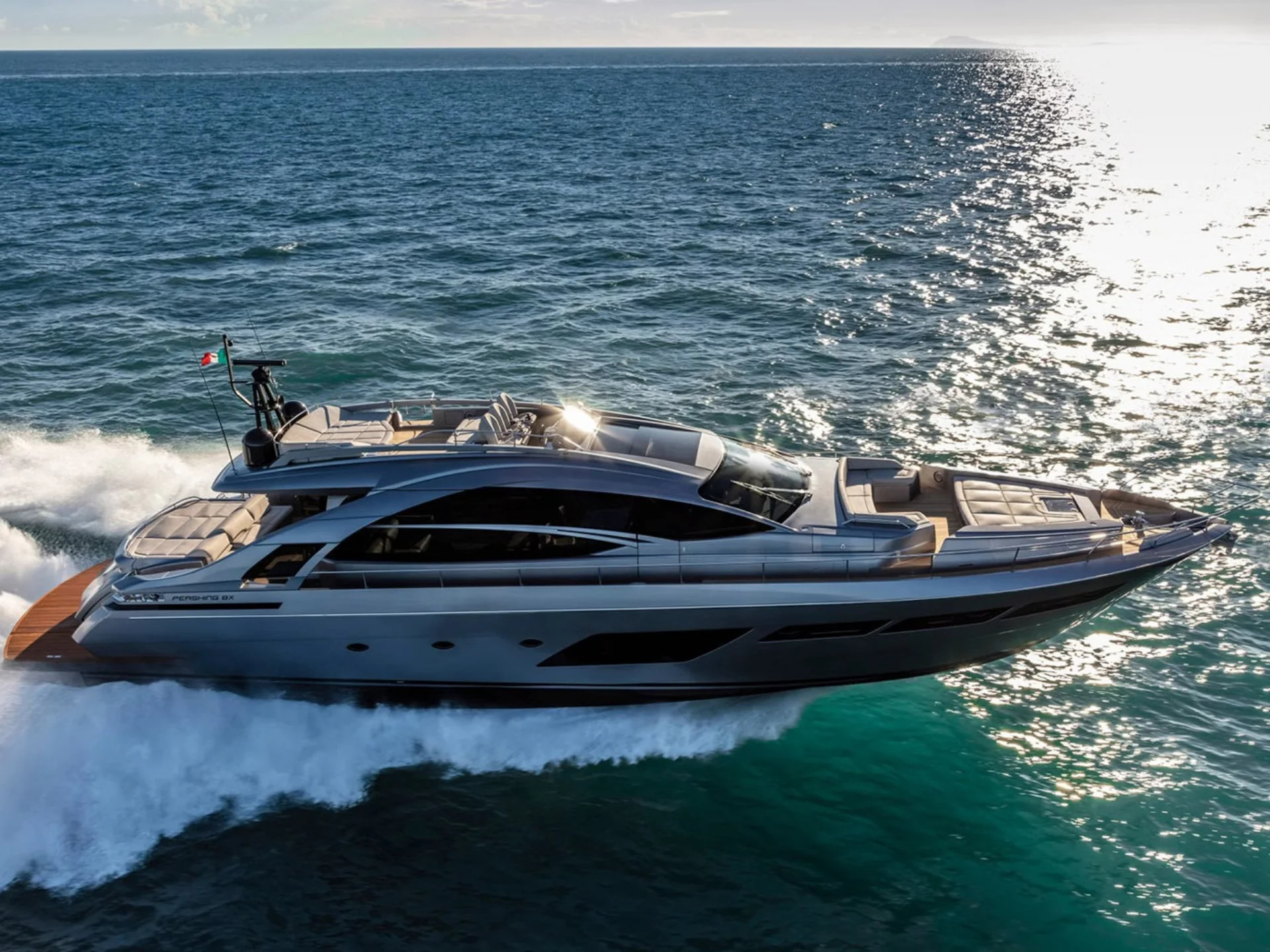 2023 Pershing 8X à louer (photo 8)
