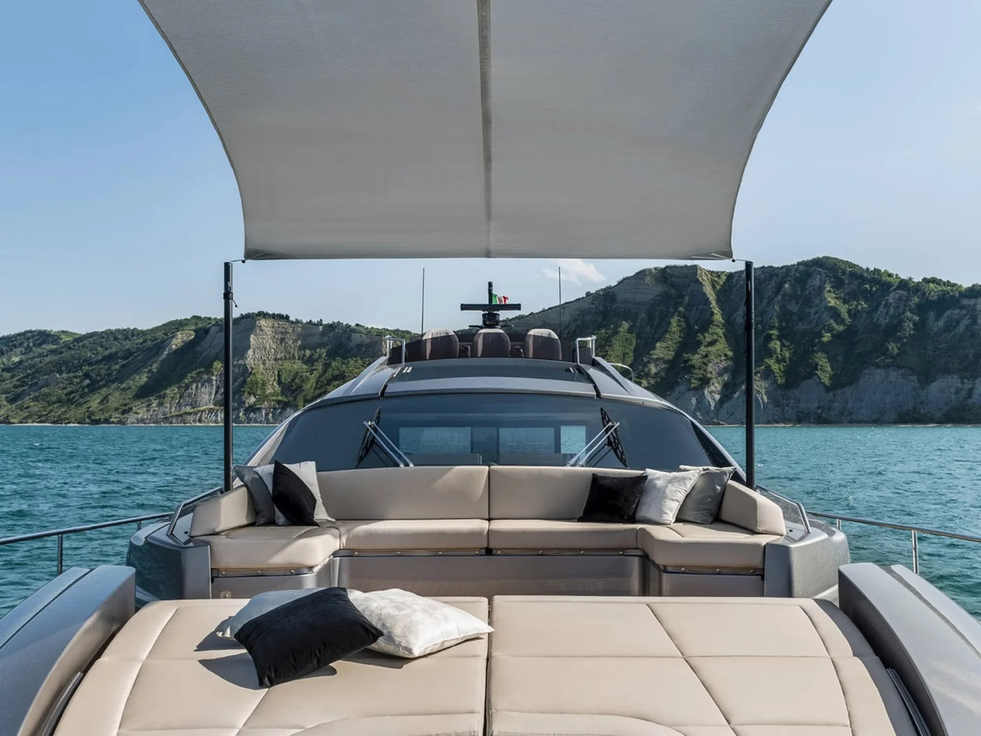 2023 Pershing 8X à louer (photo 9)