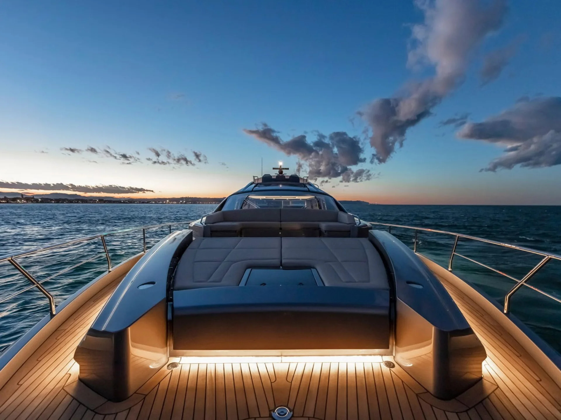 2023 Pershing 8X à louer (photo 10)