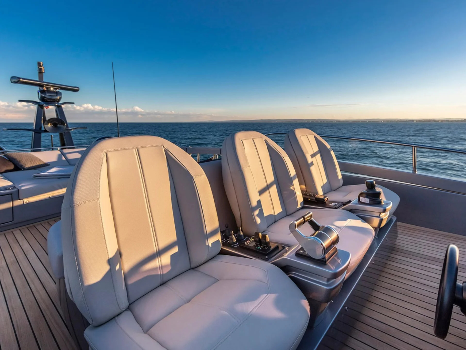 2023 Pershing 8X à louer (photo 11)